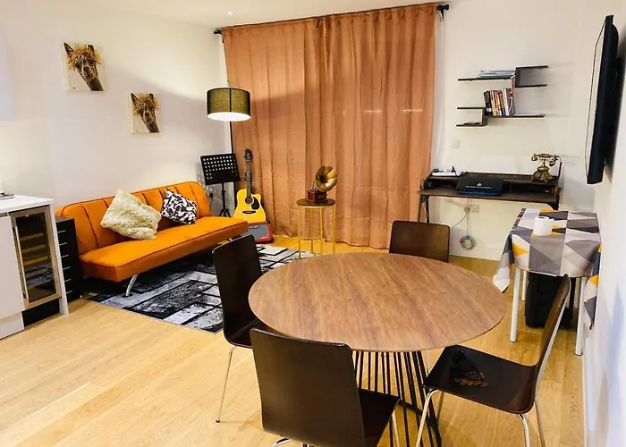 1Bed Balcony Grocery Downstairs