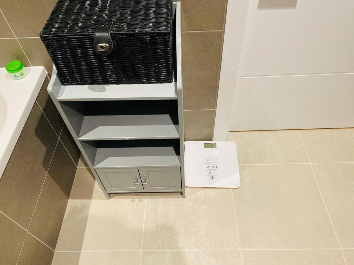 1bed Balcony Grocery Downstairs Appartamento *