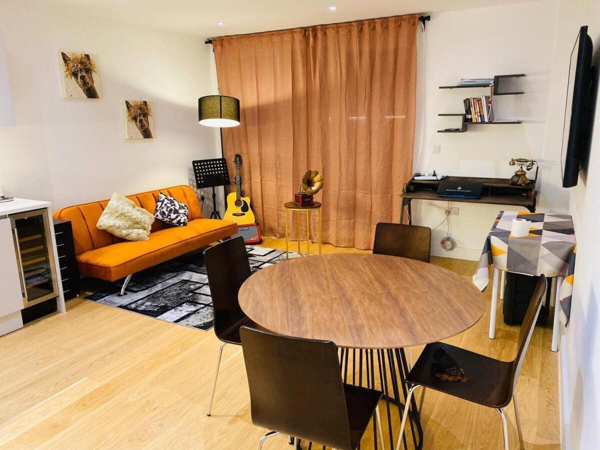 1bed Balcony Grocery Downstairs Londra