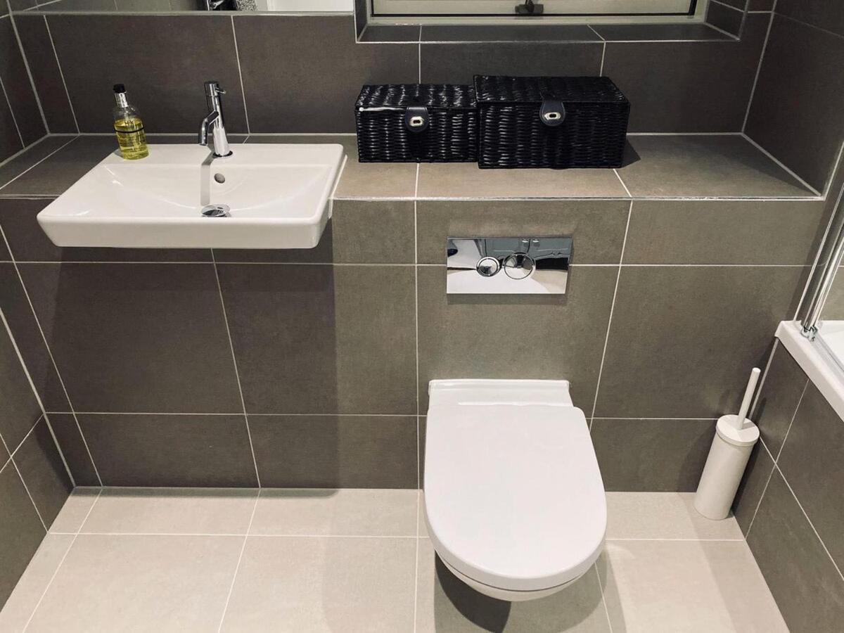 Appartamento 1bed Balcony Grocery Downstairs Londra