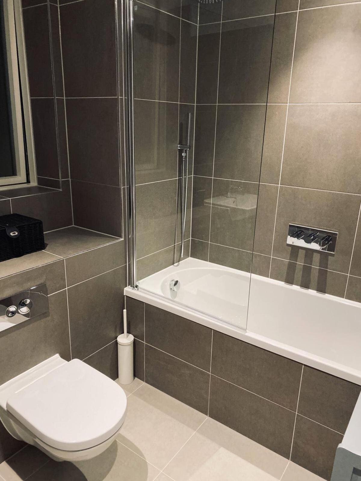 1bed Balcony Grocery Downstairs * Londra